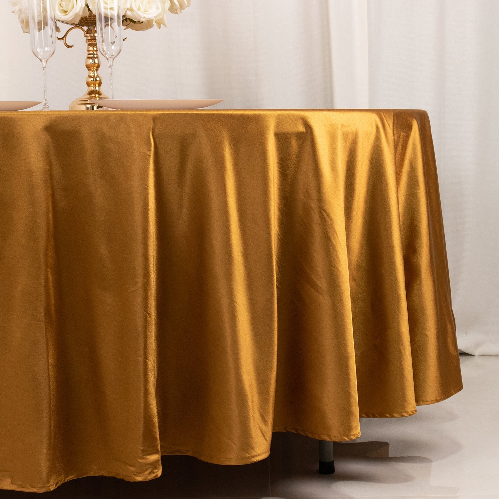 Scuba Round 108" Tablecloth Shimmering Gold - Wrinkle Free & Stain Resistant Table Cover for Weddings and Parties