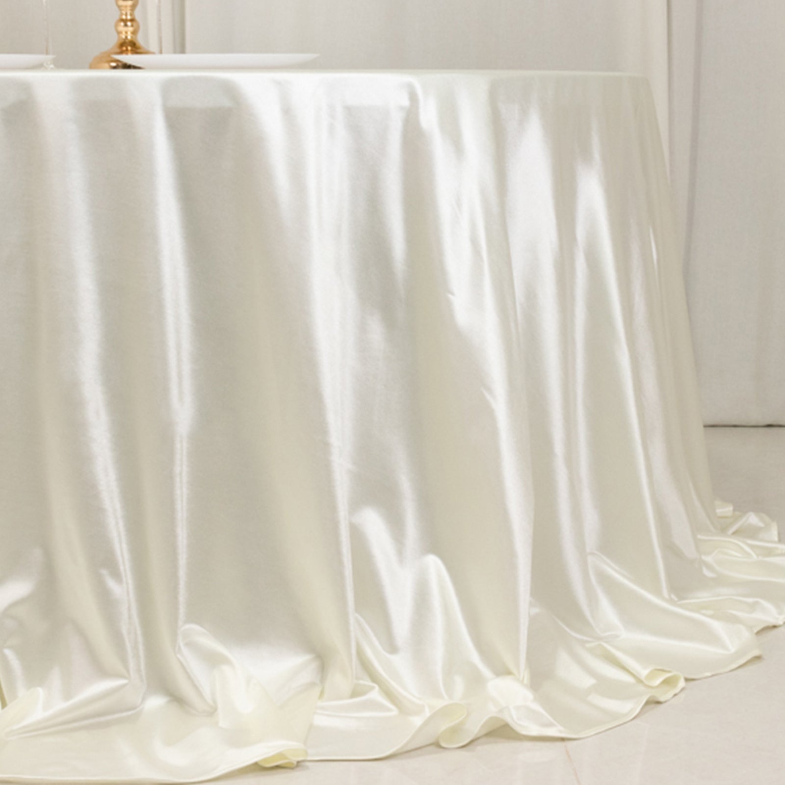 Scuba Round 132" Tablecloth Shimmering Pearl White - Wrinkle Free, Stain Resistant & Seamless Table Cover
