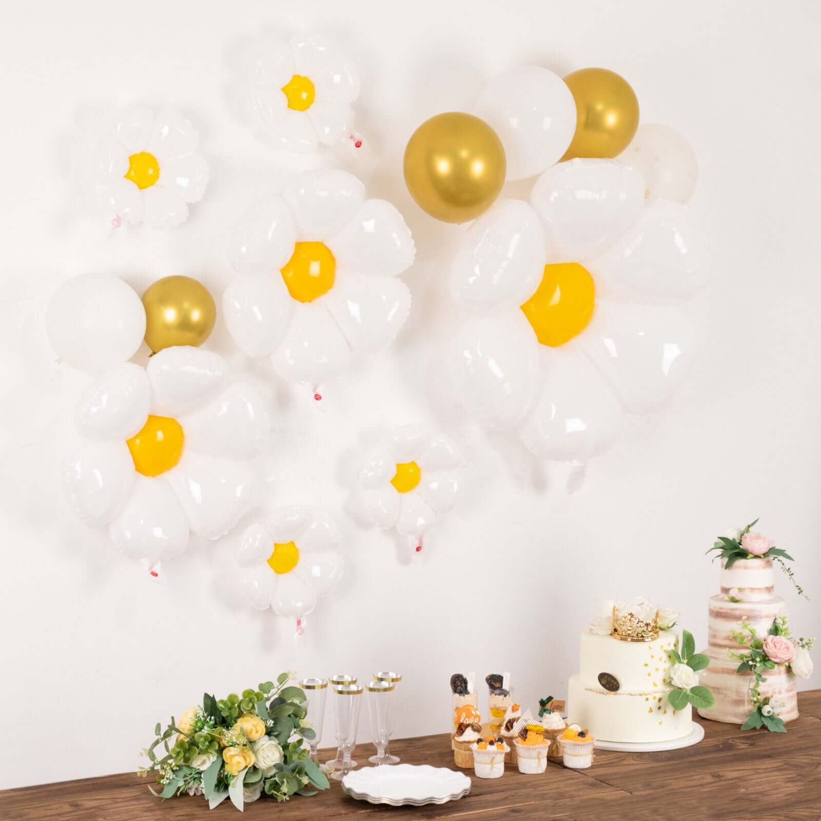 Set of 10 White Daisy Flower-Shaped Mylar Foil Balloons, Assorted Floral Balloon Party Decorations with Balloon Dots - 10", 19", 27"