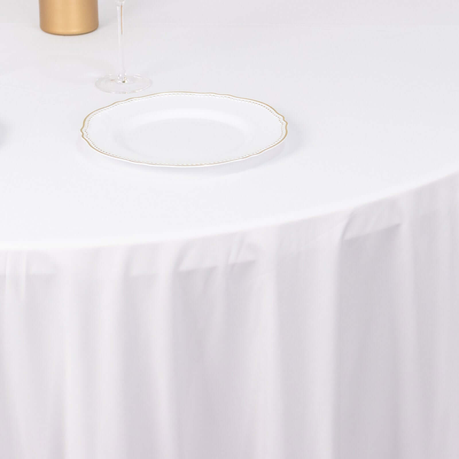 Scuba Round 132" Tablecloth White - Wrinkle Free & Stain Resistant Seamless Table Cover for Weddings & Events